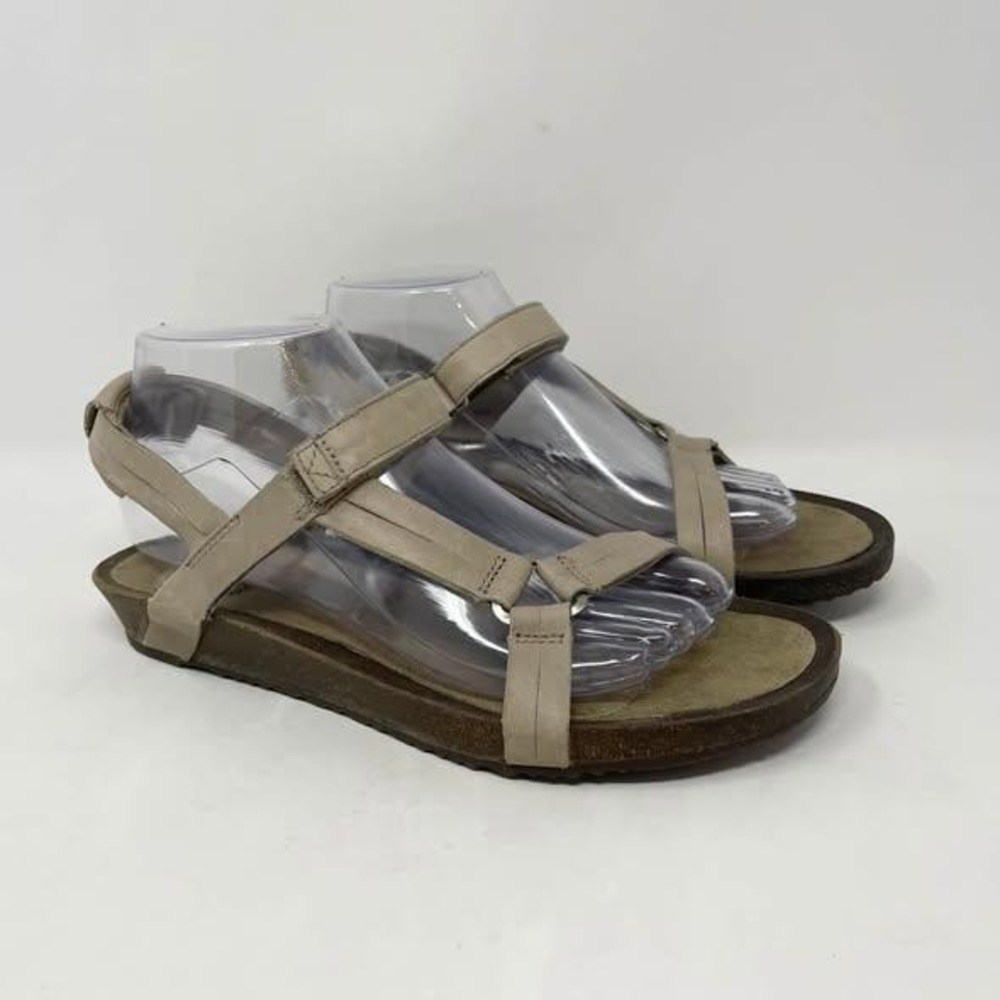 Teva Ysidro Universal Wedge Sandals Wms 9 Beige Leather Strappy Hiking Outdoors